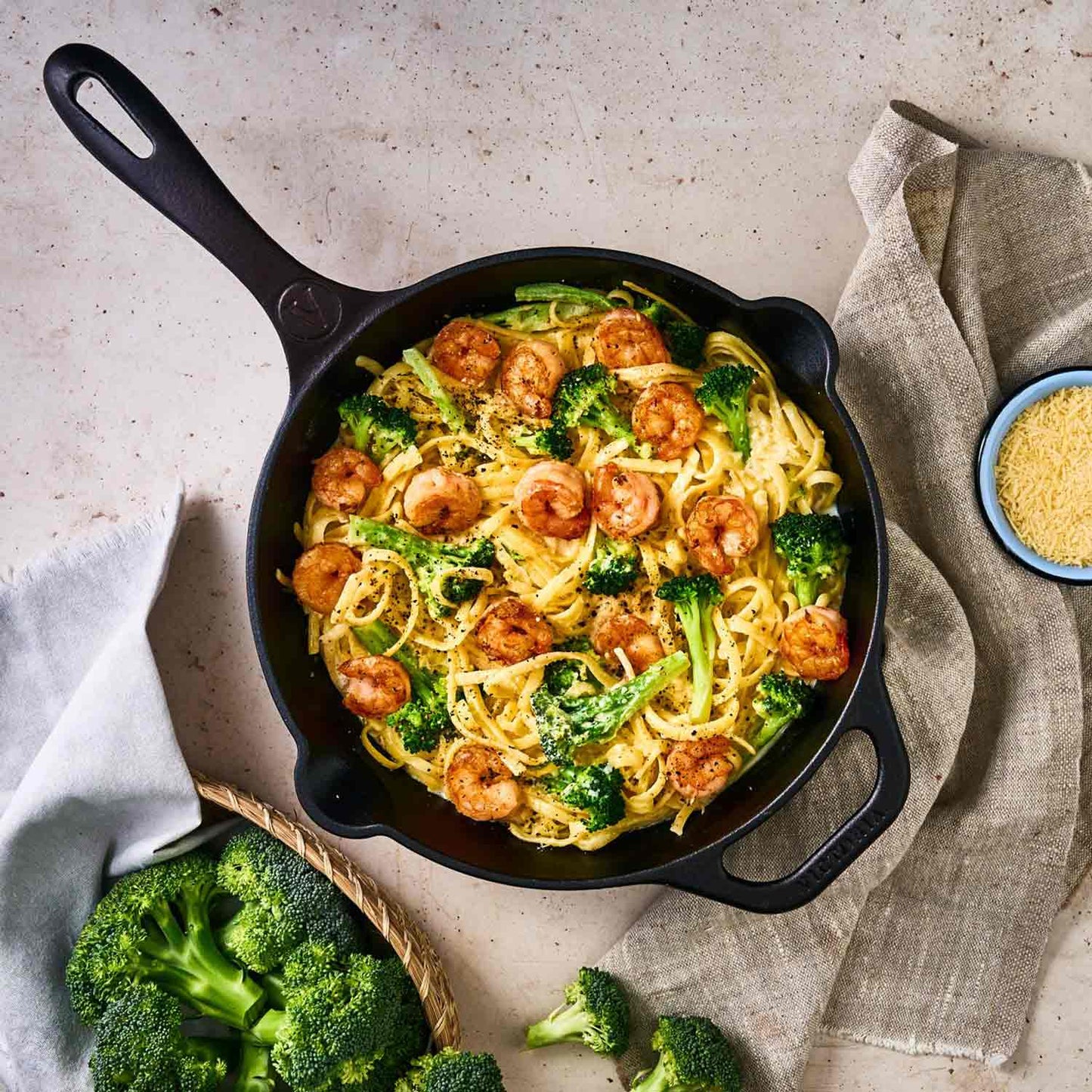 Sartén N° 25 de Hierro Fundido con Tapa de Vidrio y Mango de goma