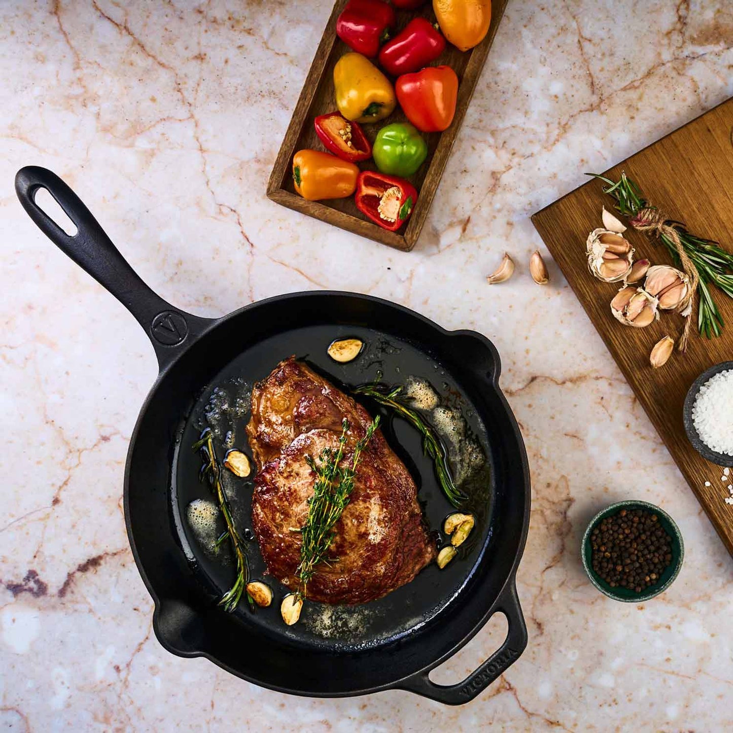 Sartén N° 25 de Hierro Fundido con Tapa de Vidrio y Mango de goma